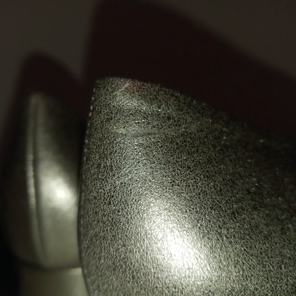 CHANEL BRAND NEW NEVER WORN BRONZE FLATS WITH TOE CAP - Picture 5 of 6